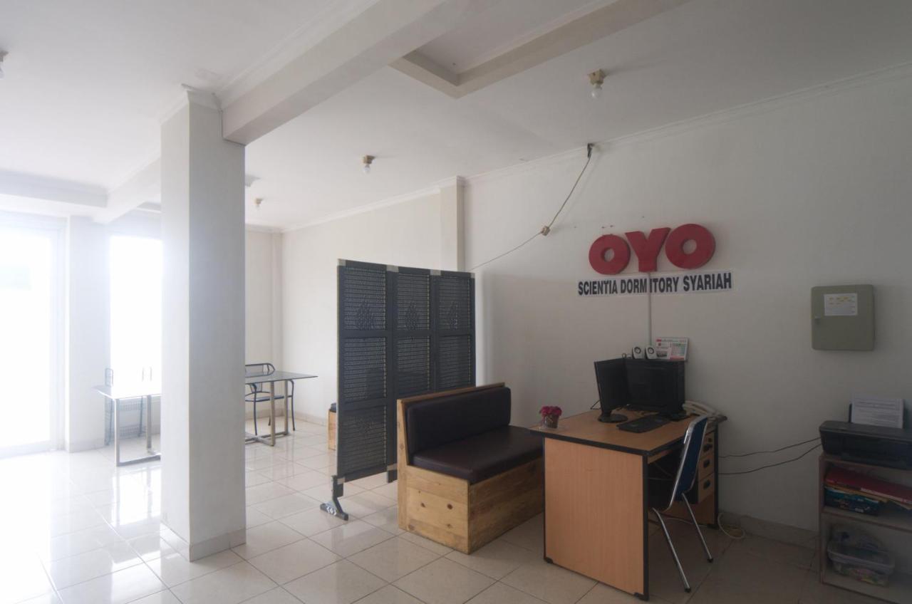 Oyo 3049 Scientia Dormitory Syariah Тангеранг Екстериор снимка